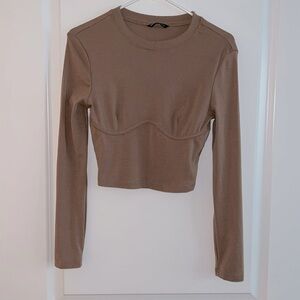 Crop woman’s shirt